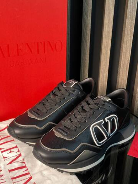 Кроссовки Valentino