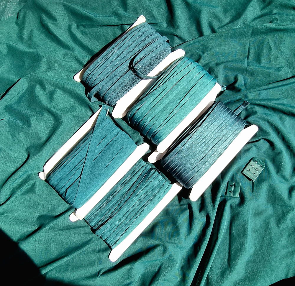 Сетка эластичная тёмно-зелёная 0,1 м