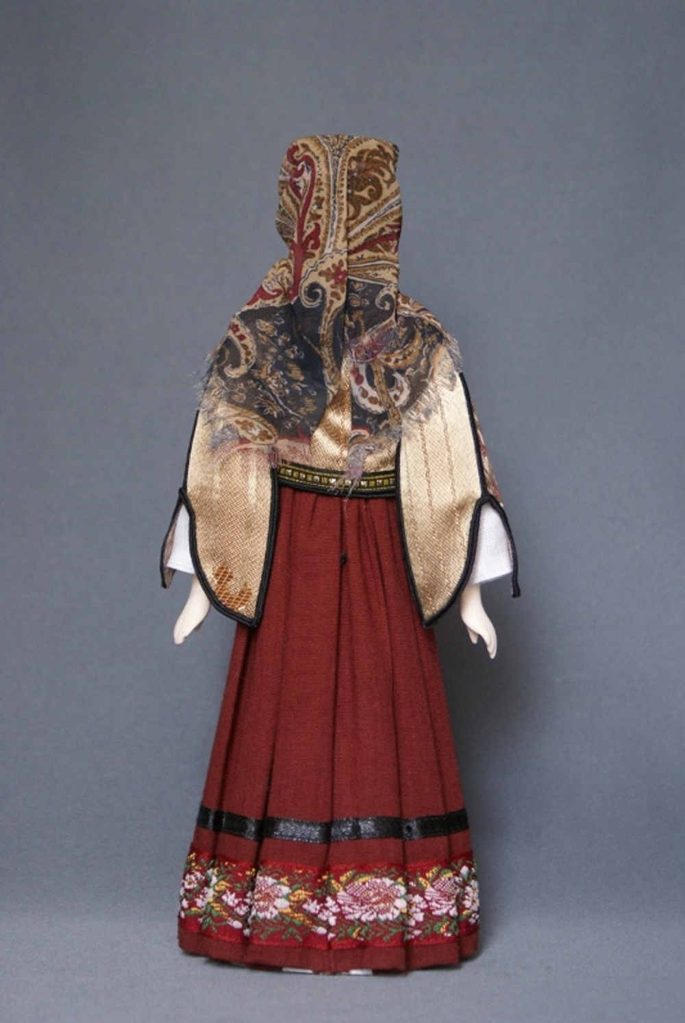 Кукла коллекционная в Азербайджанском женском костюме