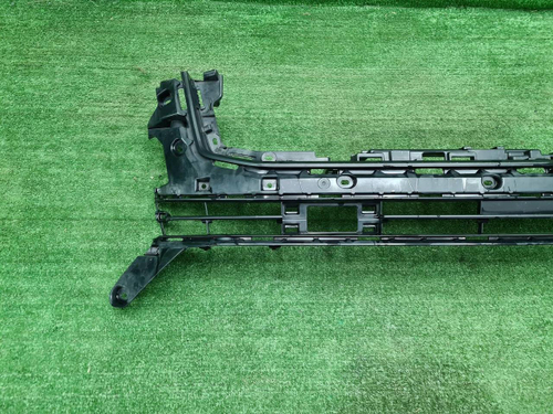 Решетка переднего бампера Land Cruiser 300 (21-нв)