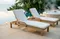Шезлонг Rimini из массива акации с бежевым матрасом
