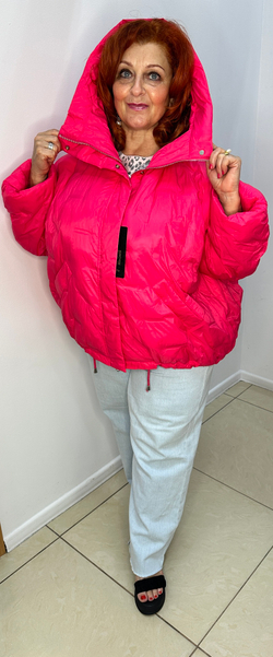 Шикарная, яркая курточка на межсезонье