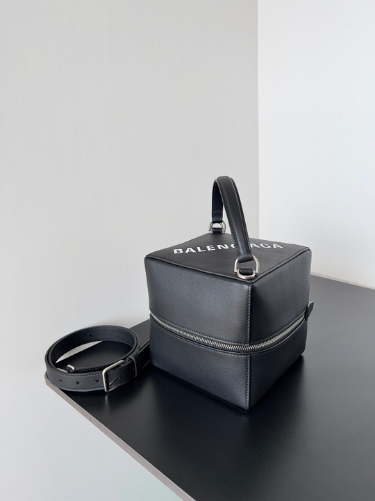 Сумка из натуральной кожи