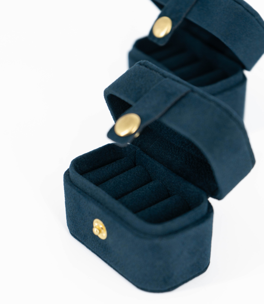 Подарочный футляр‑шкатулка мини для небольших украшений.