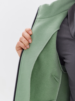 Жилет с начесом на молнии