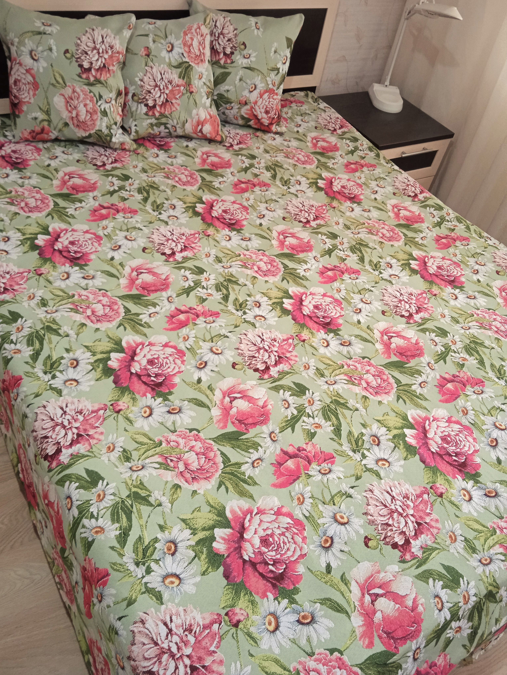 Покрывало гобеленовое Пионы 1,5-спальный (150х200)