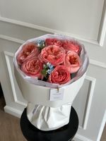 Букет сборный с пионовидными розами и незабудками