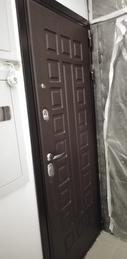 Входная дверь Лекс Гладиатор 3К Верджиния №39 Венге IMA один продольный молдинг+узкие белые стекла