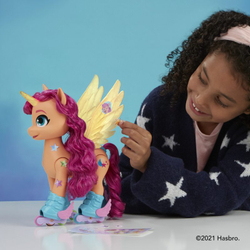 Hasbro My little Pony. Май Литл Пони на роликах с микрофоном