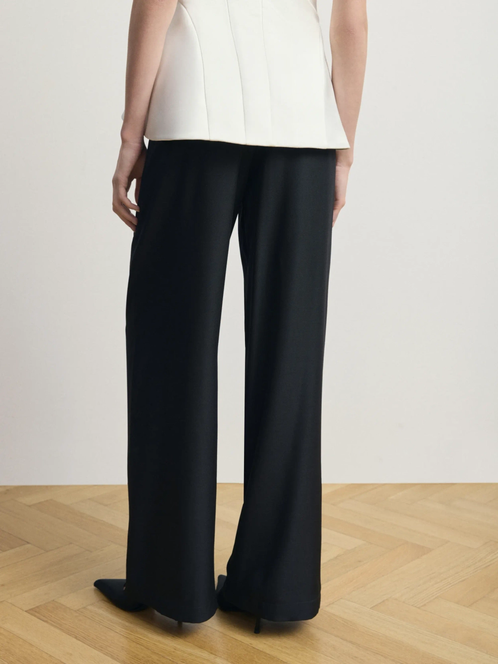 Молочный корсетный топ из атласа "Muse Blanc"