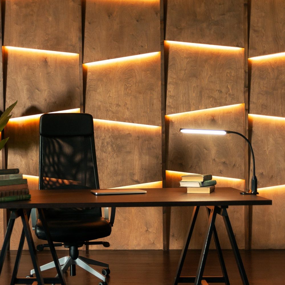 TLD-572 Black-LED-500Lm-4500K-Dimmer Светильник настольный светодиодный на струбцине. 7W. Сенсорный выключатель. Диммер. Черный. ТМ Uniel