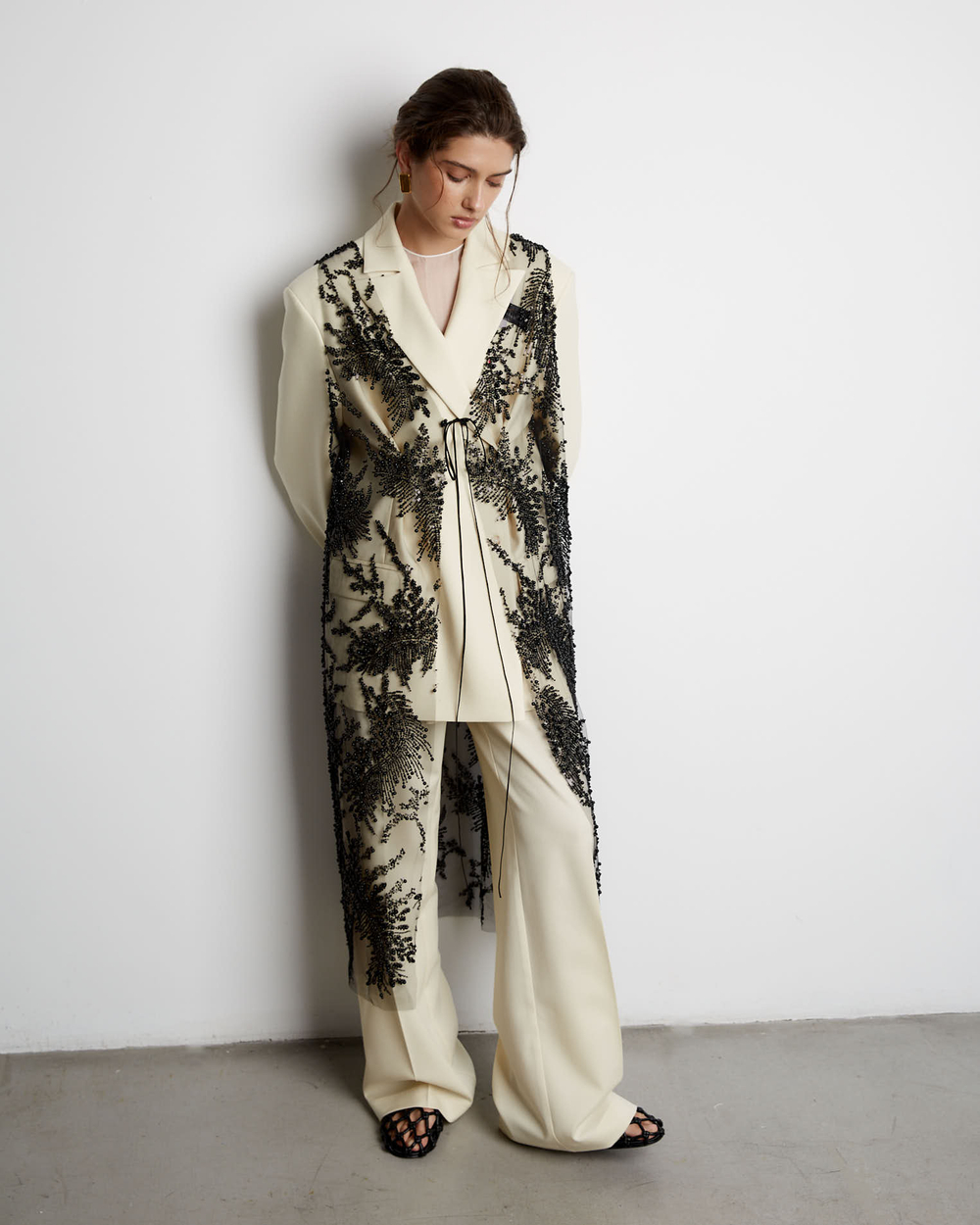 Жакет с дополнительными петлями из шерсти молочный