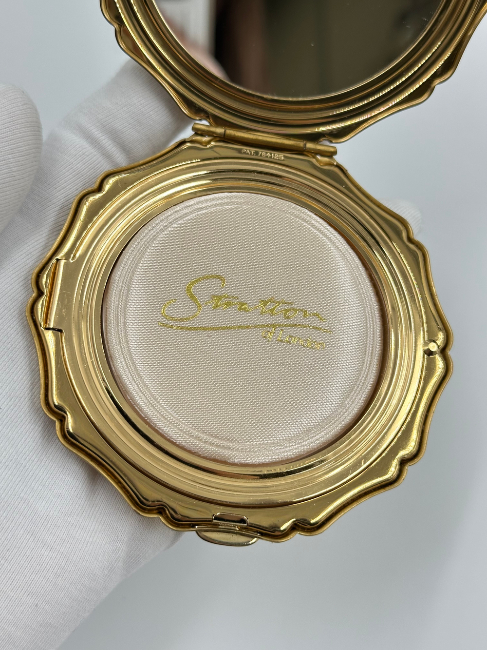 Набор из зеркала и футляра для помады Wedgwood by Stratton