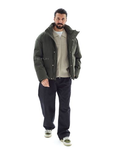 Короткий пуховик цвета хаки