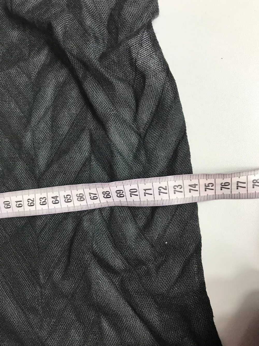 Палантин из акрила с еле заметным узором на ткани