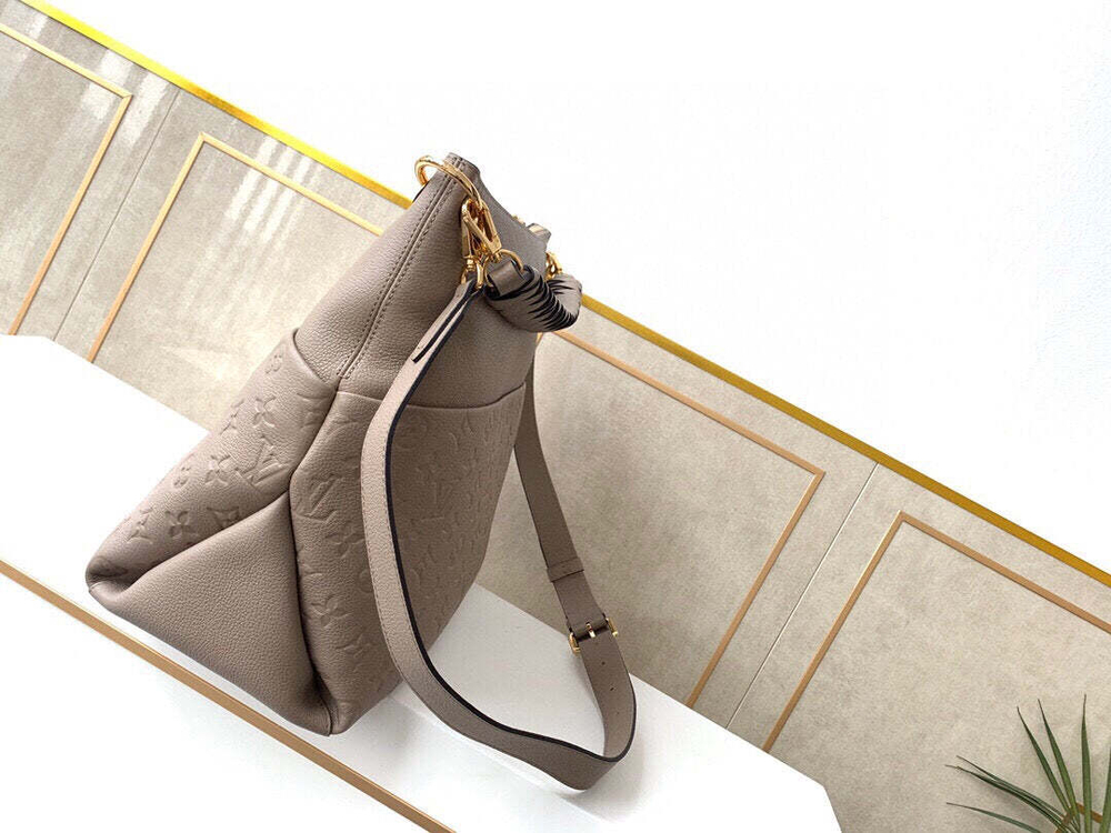 Louis Vuitton Maida Hobo
