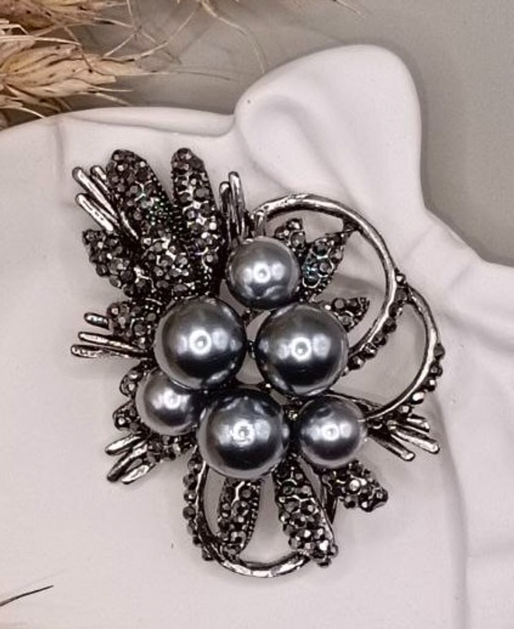 Брошь"Свадебные кольца со стразами"