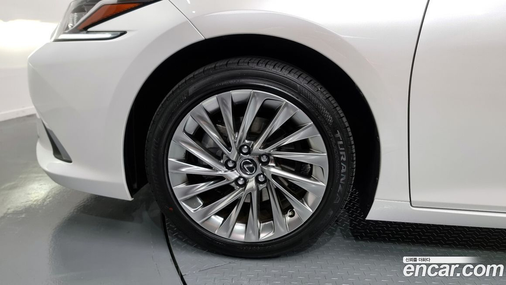 Lexus ES300h 7 Generation Luxury Plus (01.2024)