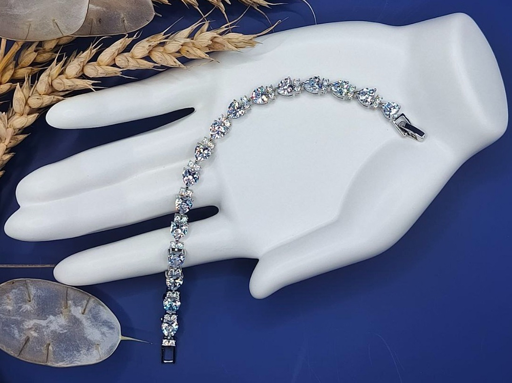 Браслет с Фианитами.