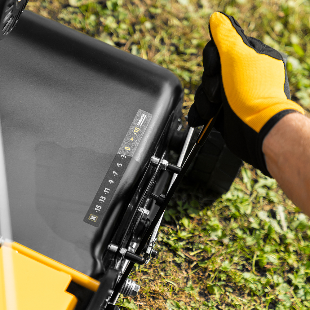 Скарификатор-аэратор бензиновый SAG-400, 212 см3, -15/+10 мм, 40 см Denzel