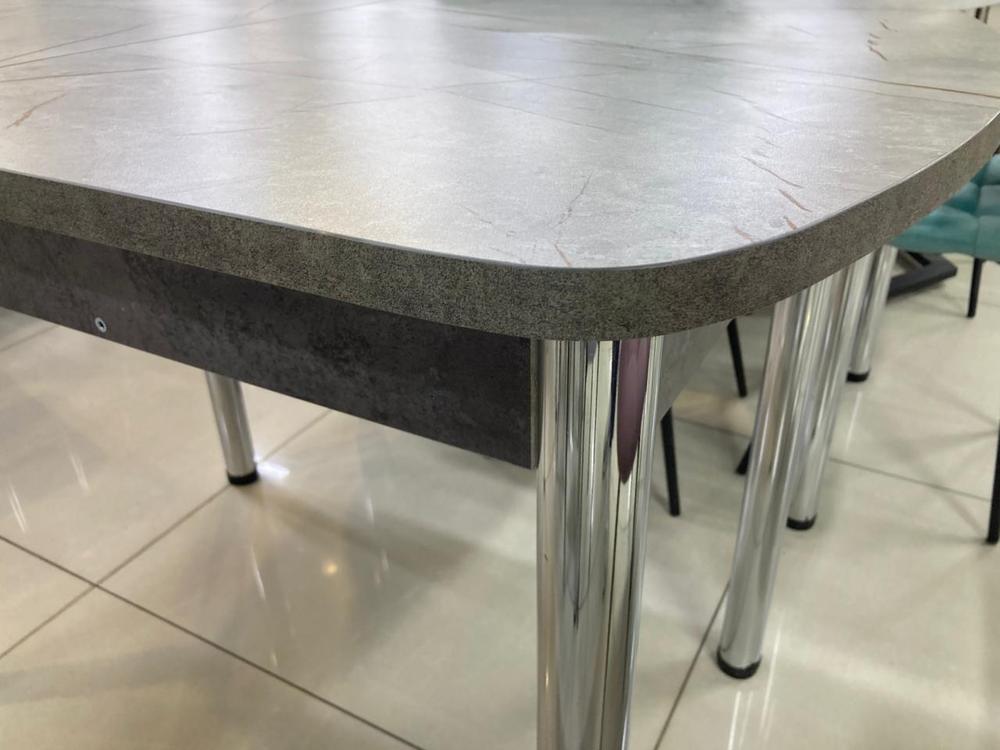 Стол разд Пластиковый подстолье прямое хром Царг.пояс бетон темный Ст-ца каспий серый (кам.т)