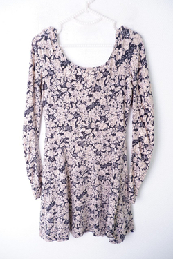 Платье стильное 42 размер