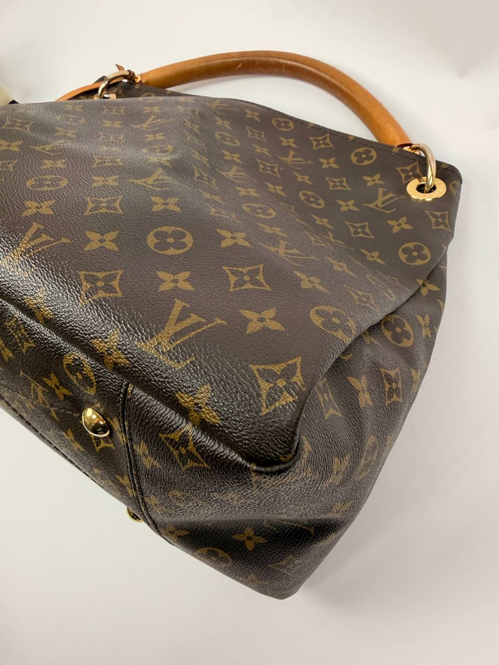 Сумка Louis Vuitton Artsy MM