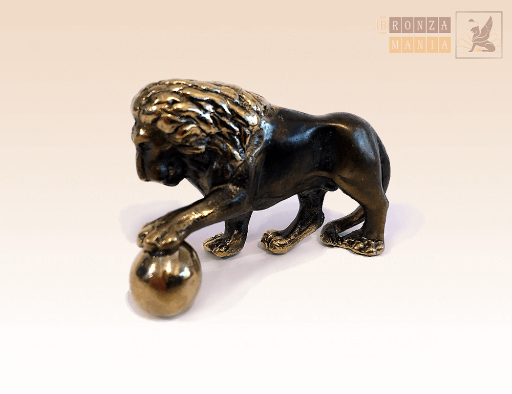 фигурка Лев с шаром средний