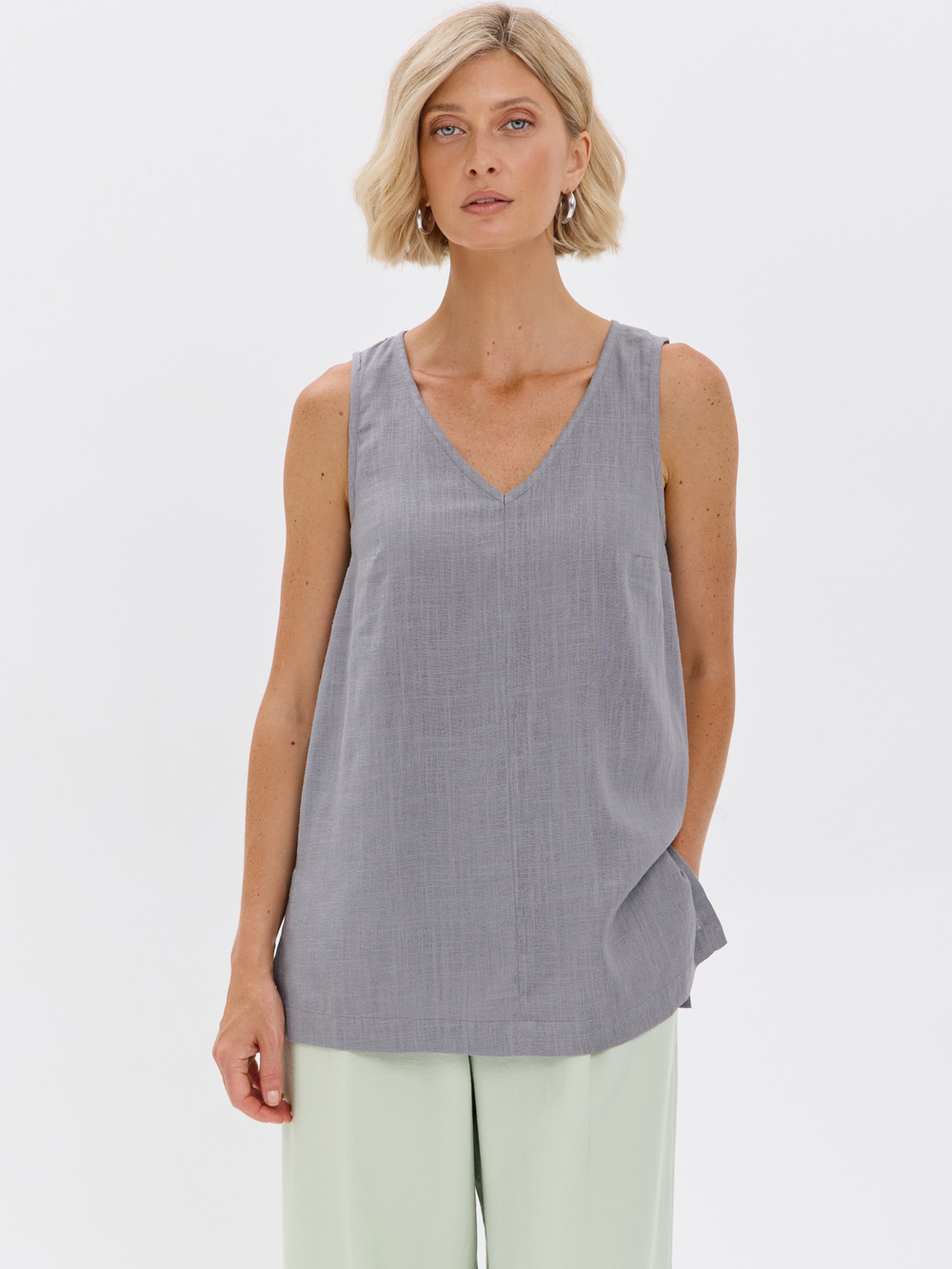 Удлиненный топ из льна с V-вырезом