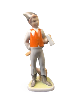 Фарфоровая статуэтка "Мальчик дровосек" Hollohaza