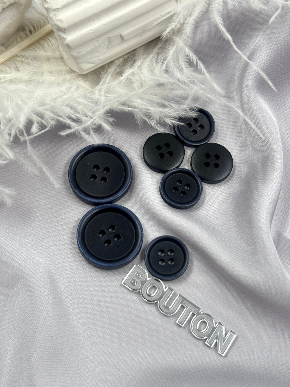 Пуговицы на прокол черно-синие (с синим ободком)