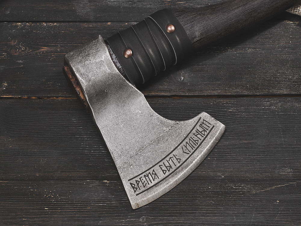 Топор "Время быть сильным", рукоять комель берёзы (морилка)