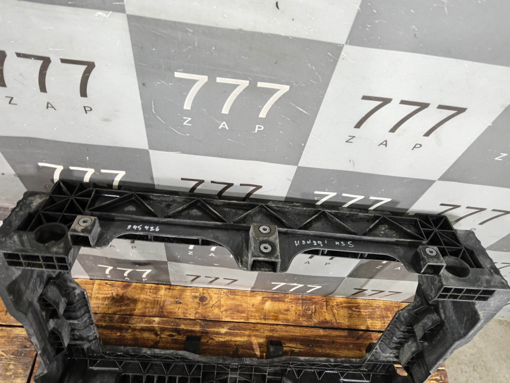 Панель передняя (телевизор) Hongqi HS5 19-нв Б/У Оригинал 8401030DD01