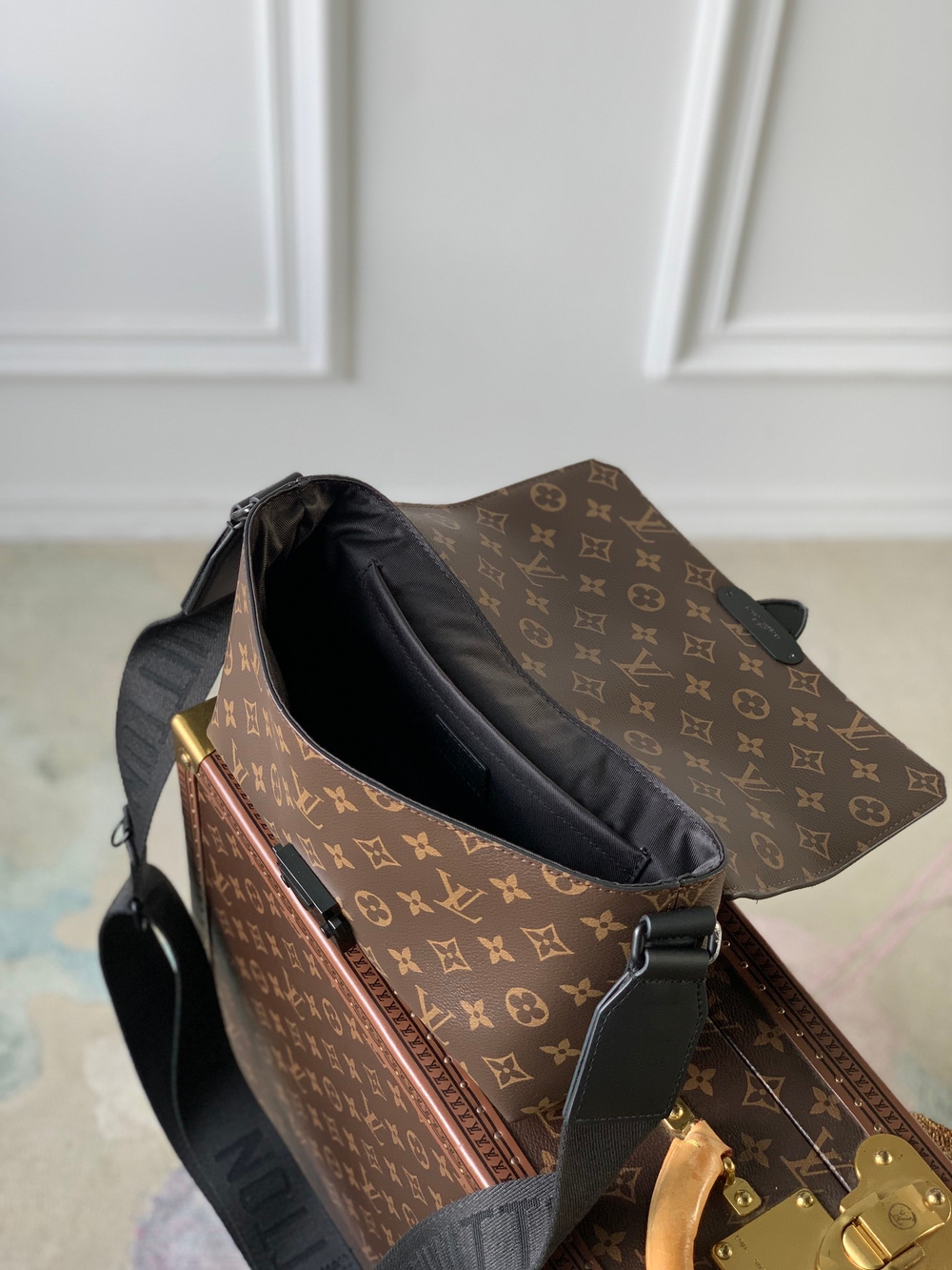 Louis Vuitton S-Cape Messenger Bag