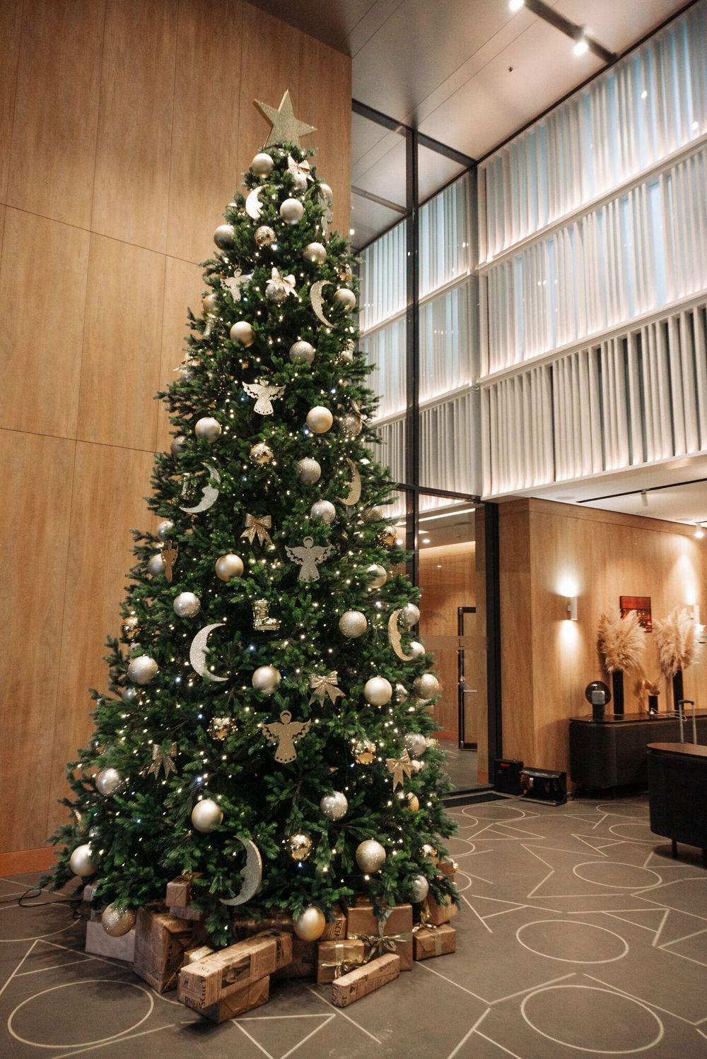 Большая елка с гирляндой «Сказочная светодинамическая» (литая+пвх) 4 м