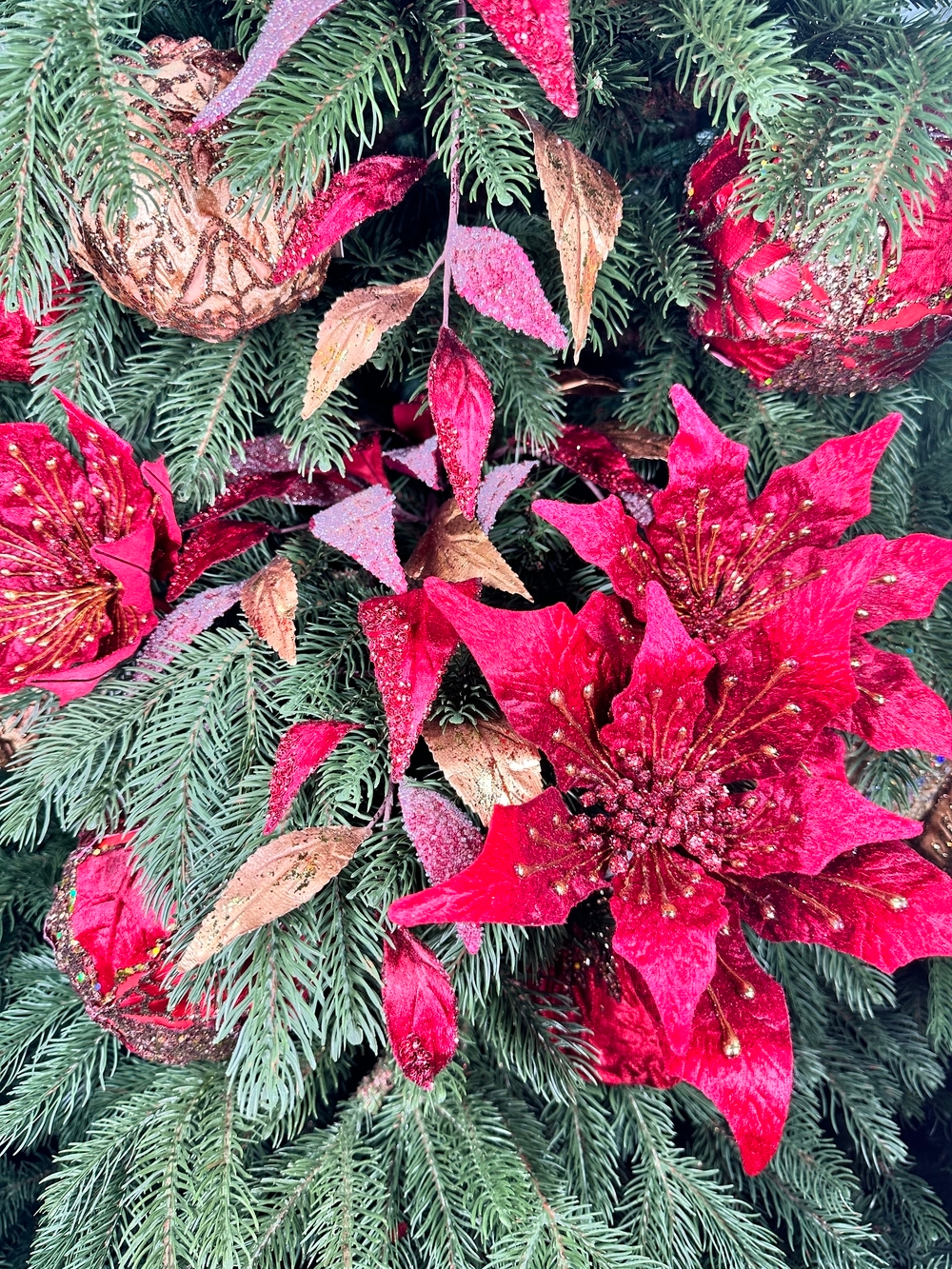 Веточка с пуансеттией 61см ChristmasDeLuxe premium collection бордовая