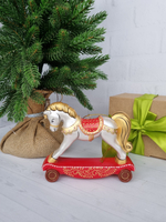 Лошадка Каталка ёлочная игиушка из фарфора