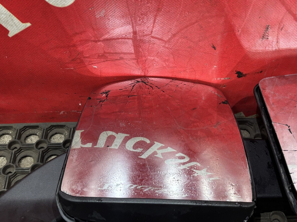 Зеркало (дефект) заднего вида боковое левое 2024г