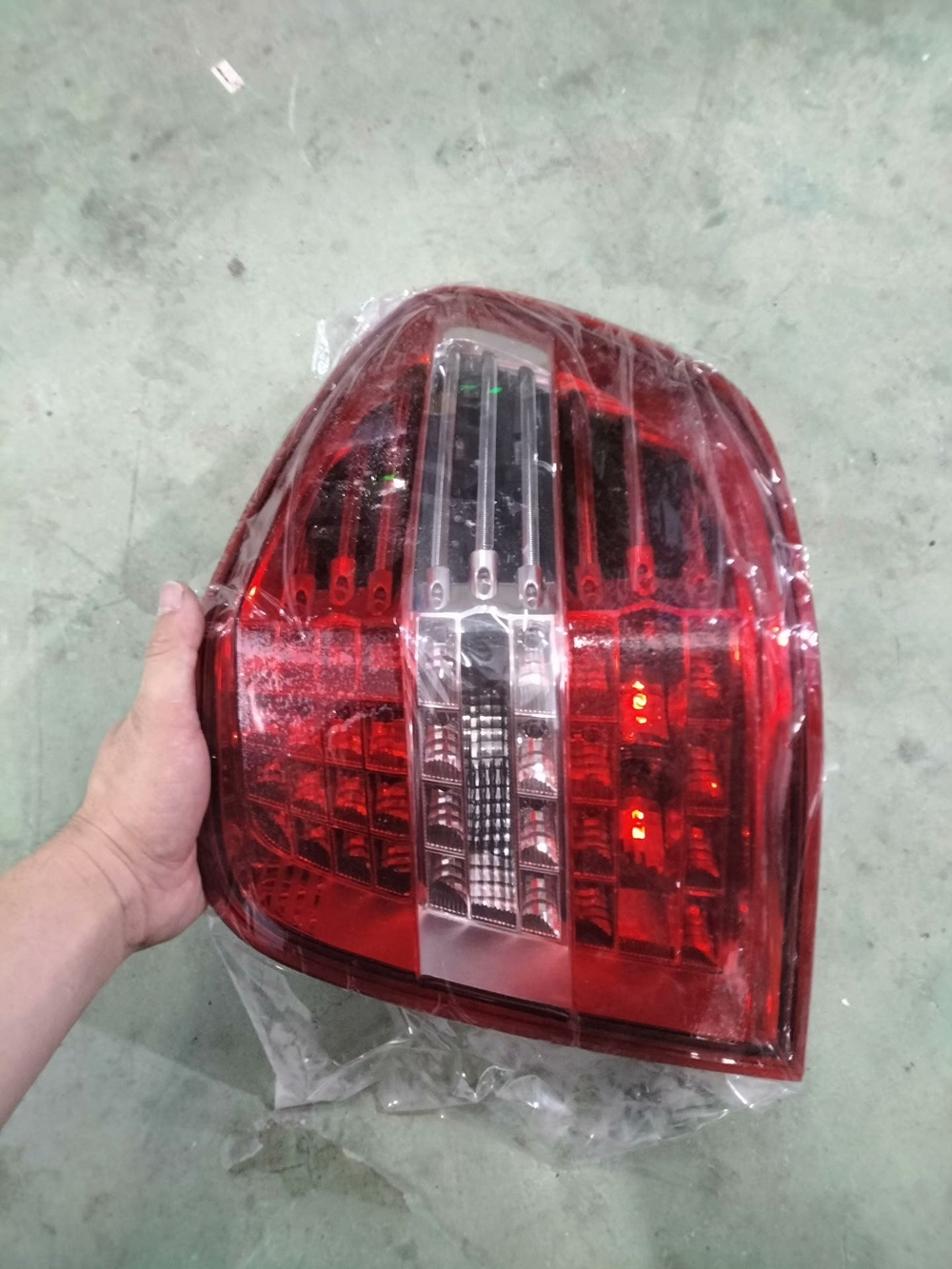 Задний фонарь (левый/правый) Mercedes-Benz ML350/ML320/ML300 оригинал