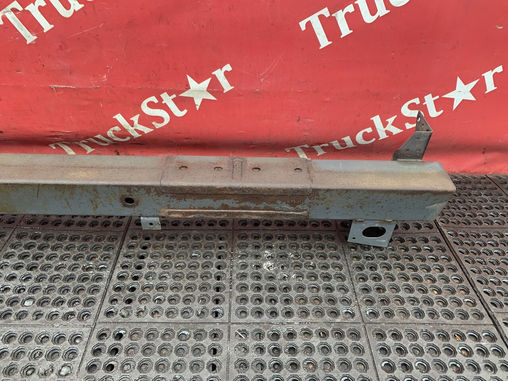 Усилитель переднего бампера