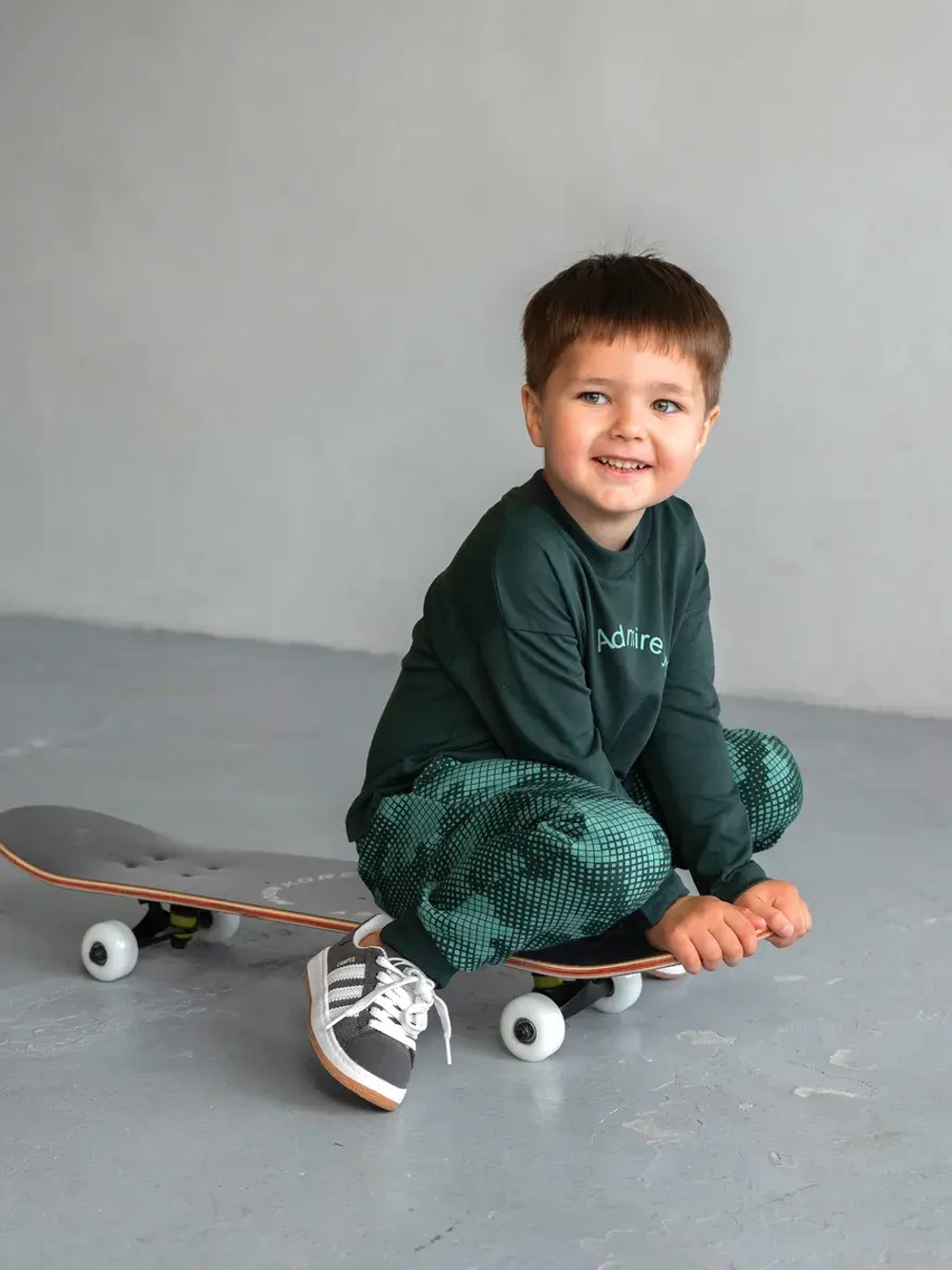 Спортивный костюм для мальчика в школу