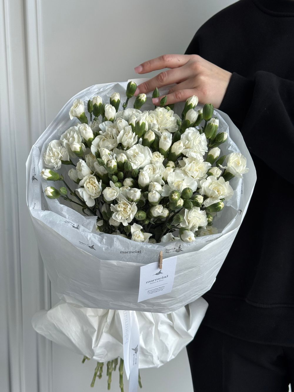 Моно букет из кустовых диантусов в белом оттенке 35 шт