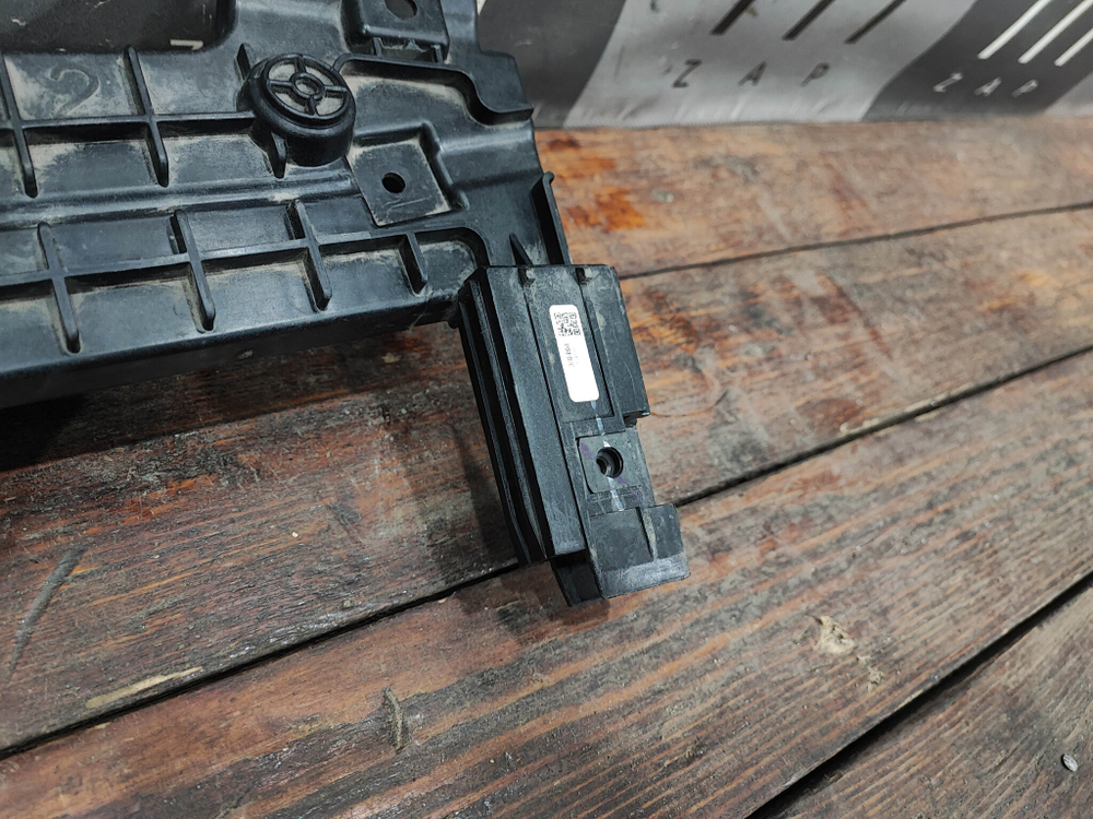 Кронштейн решетки радиатора левый Haval Jolion 24-нв Б/У Оригинал 5509102XST13A