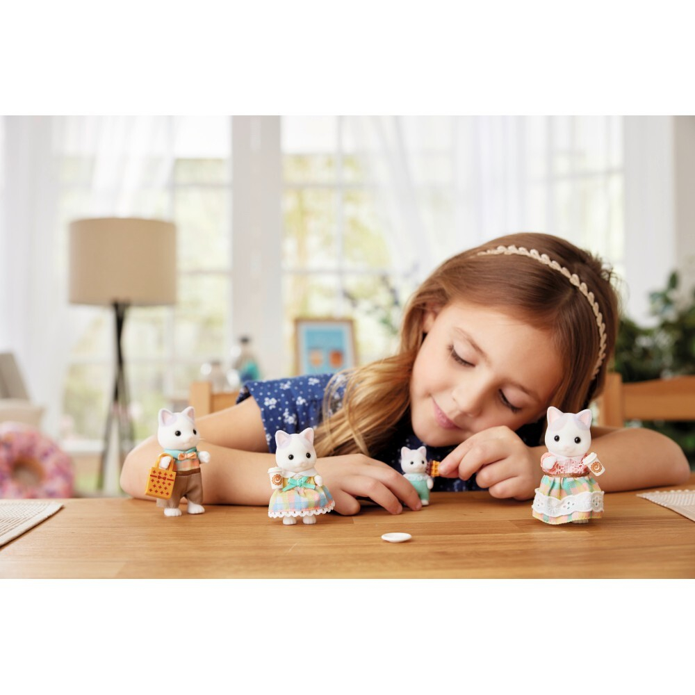 Sylvanian Families - Семья кошек цвета латте 5738 / артикул   5738  / GTIN 5054131057384