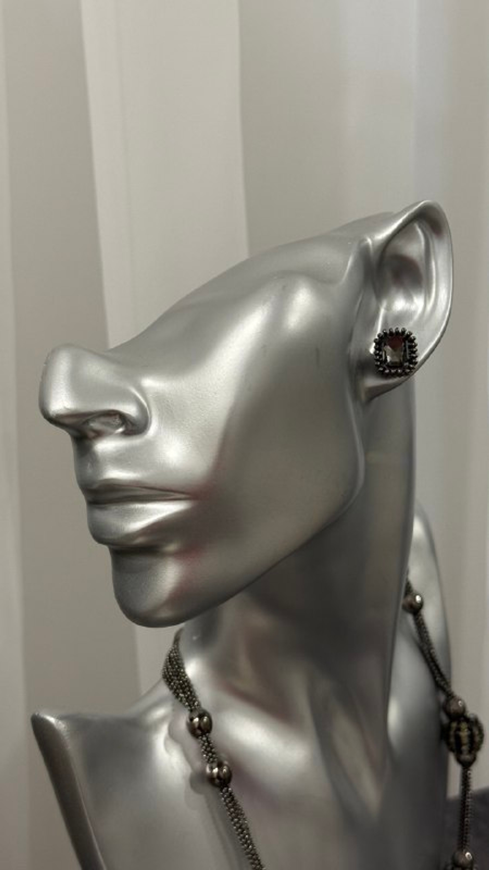 Серьги пусеты прямоугольные кристаллы в графитовой рамке