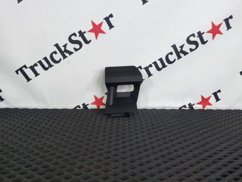 Заглушка решётки радиатора левая 2018г.