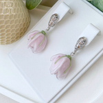 LEFIREL' Серьги серебряные женские "Рози" с цветами из муранского стекла / ювелирные украшения из родированного серебра 925