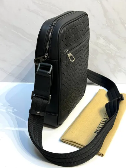 Сумка мужская кожаная Bottega Veneta через плечо