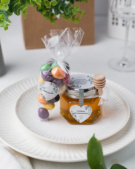 Набор свадебных бонбоньерок (свадебные комплименты для гостей): мед, орехи, подарочный пакет