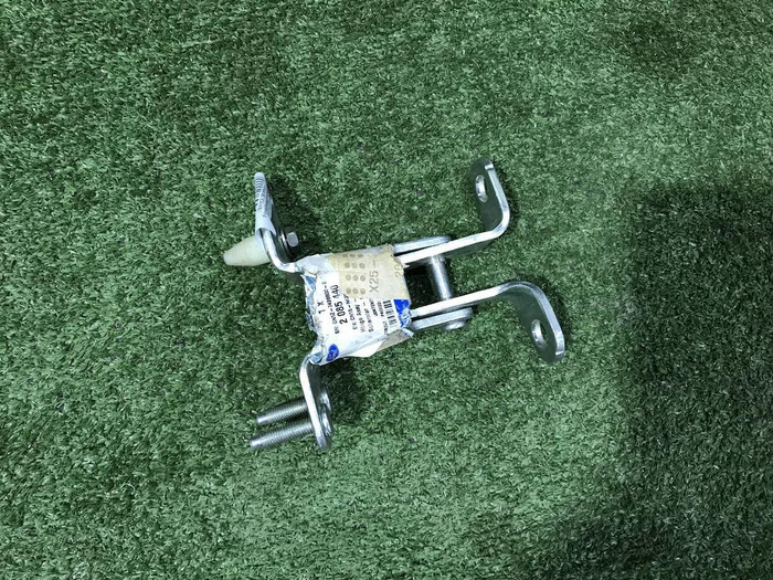 Петля крышки багажника Ford EcoSport (2012-2023)